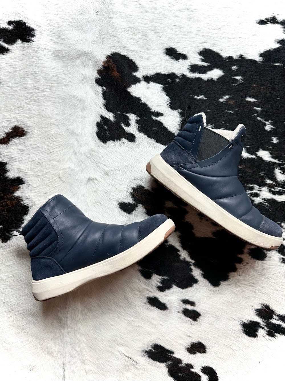 Stio Colter Chelsea Boot Leather Navy Slip-On Sneakers Womens